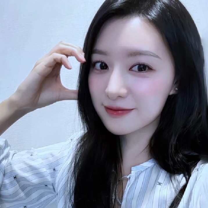 Behind-the-scenes cut of Kim Jiwon