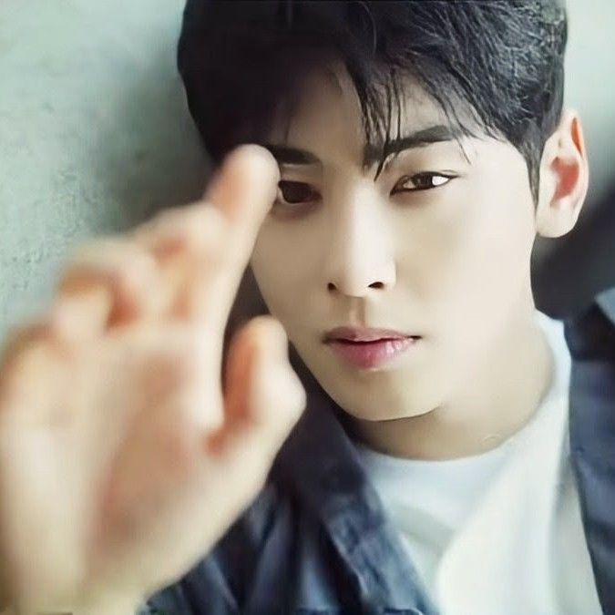 Latest photo of Cha Eunwoo