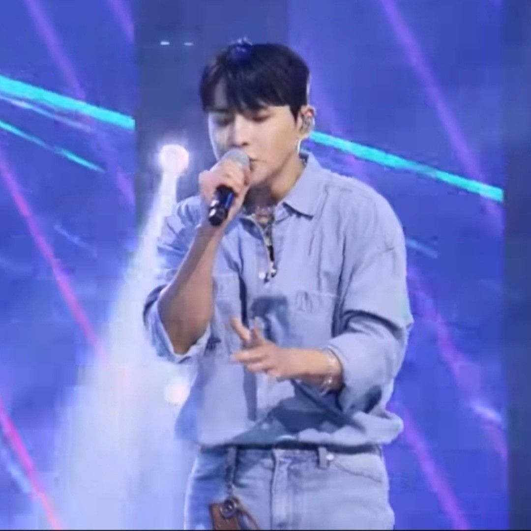 A moment captured by a fan of Seong Ri