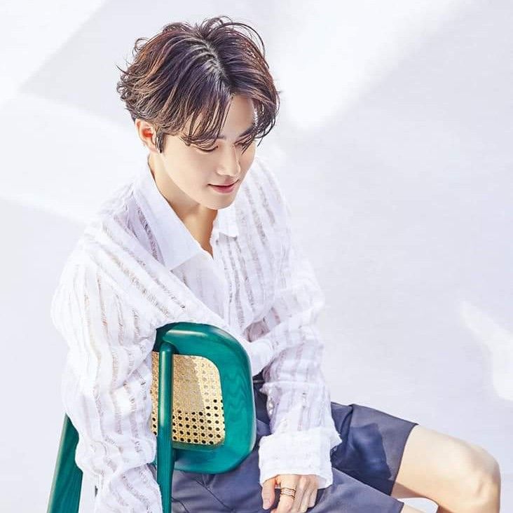 Behind-the-scenes cut of Suho