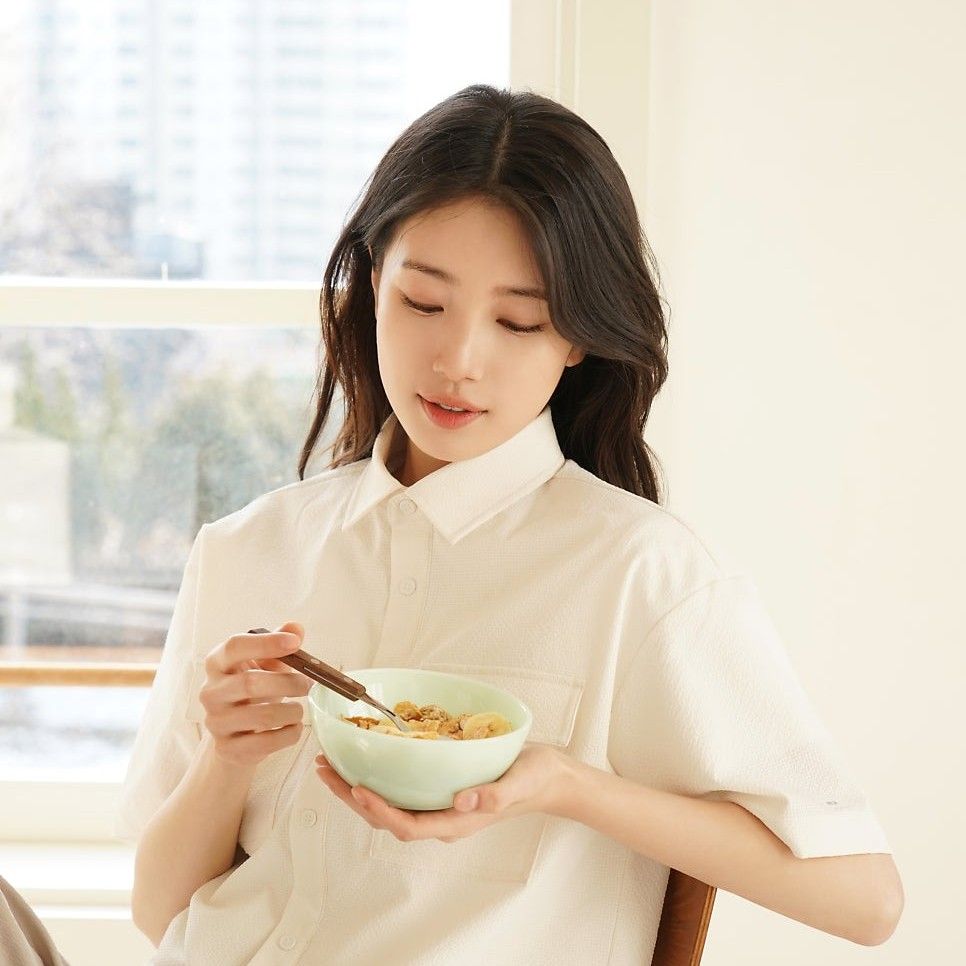 Recent activity shot of Bae Suzy