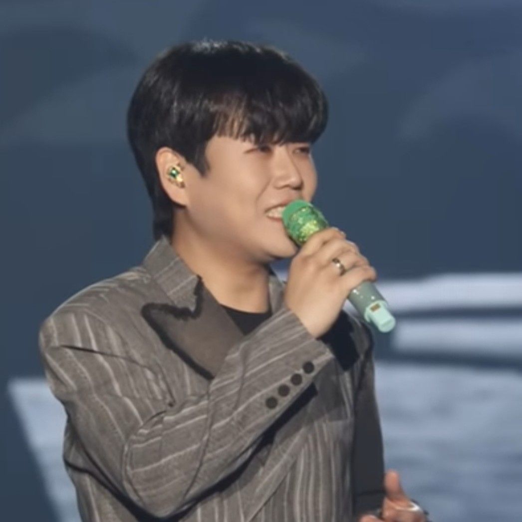 A moment captured by a fan of Hwang Youngwoong