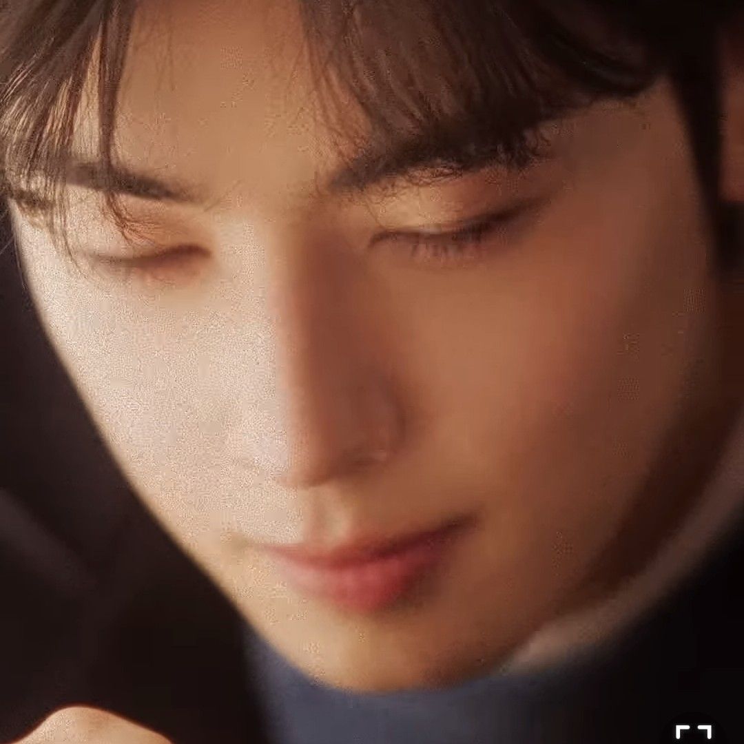 Recent activity shot of Cha Eunwoo