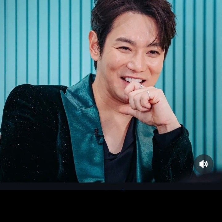 Behind-the-scenes cut of Hwanhee