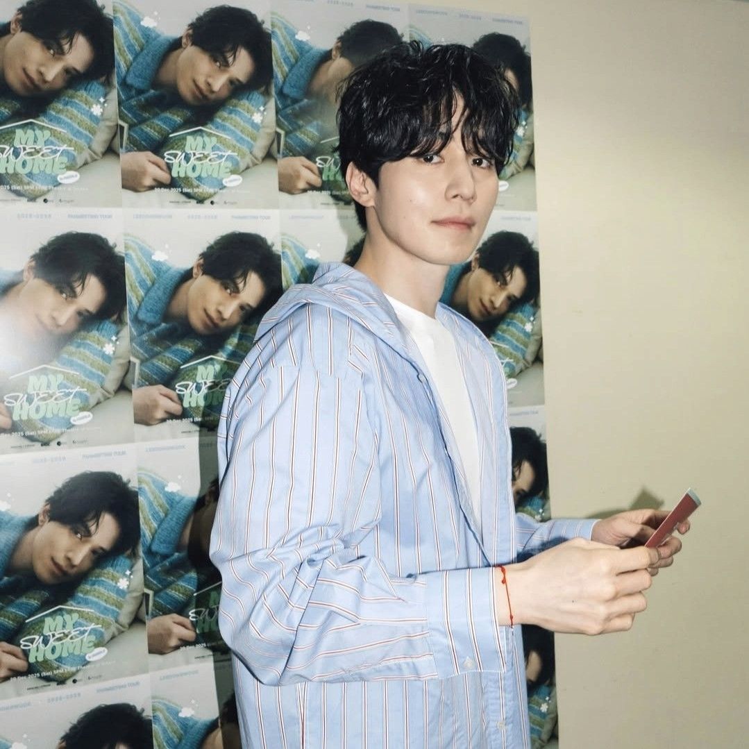 Recent activity shot of Lee Dongwook