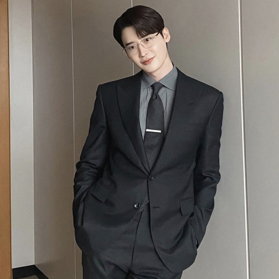 Behind-the-scenes cut of Lee Jongsuk