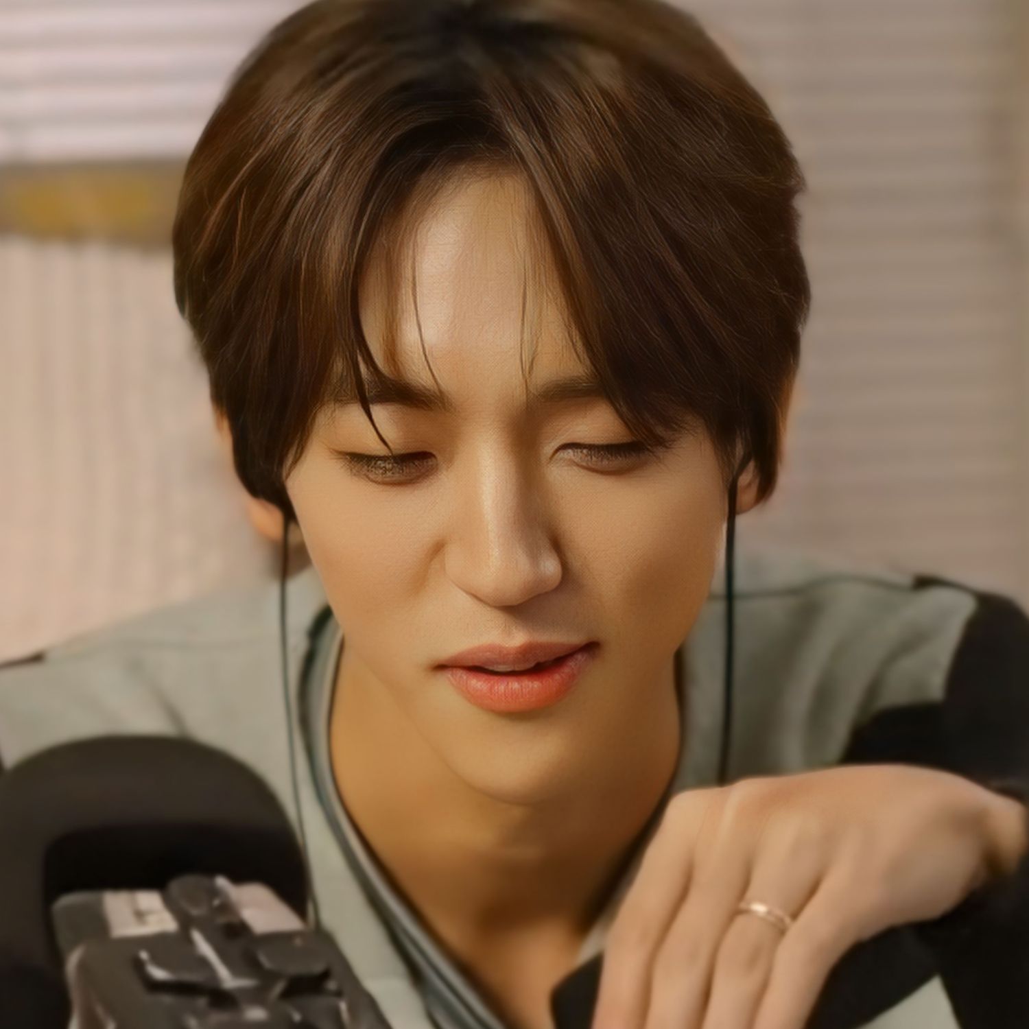 Recent activity shot of Lee Seungyoon