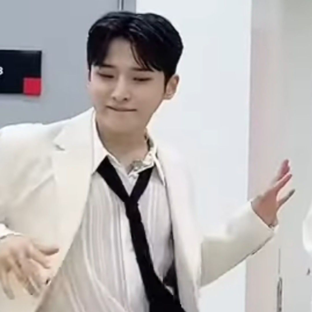 A moment captured by a fan of Seong Ri