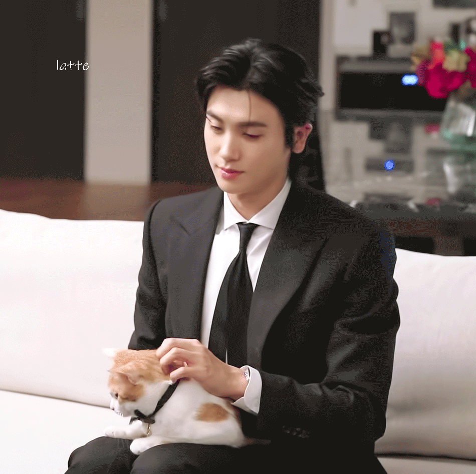 Behind-the-scenes cut of Park Hyungsik