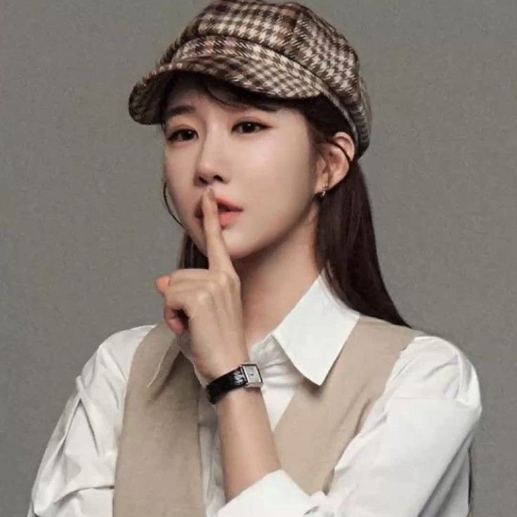 Recent activity shot of Yoo Inna