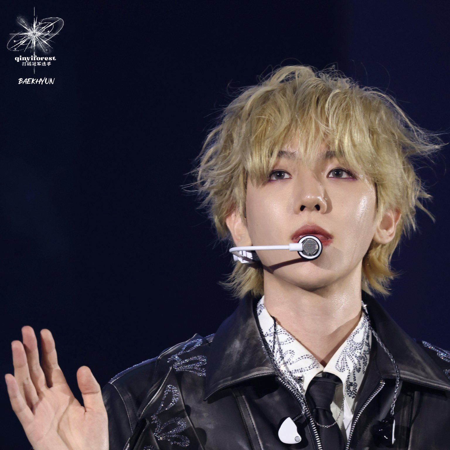 A moment captured by a fan of Baekhyun