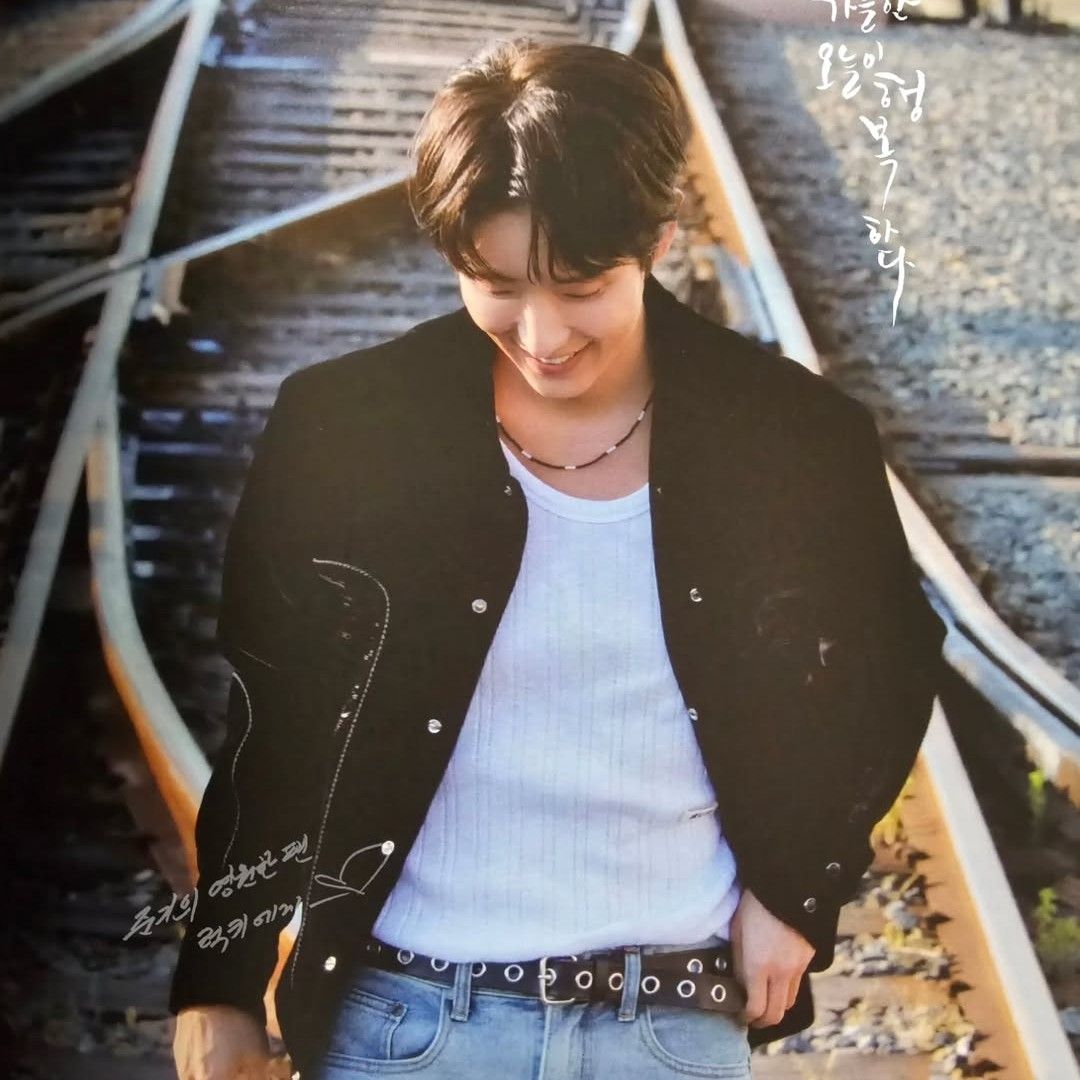 A moment captured by a fan of Lee Joongi