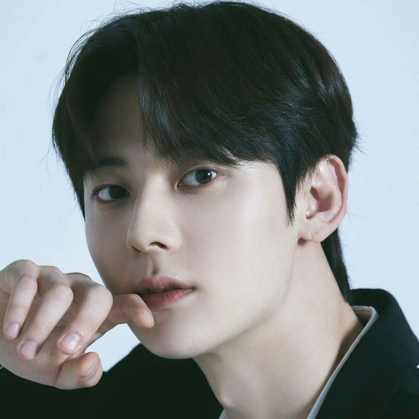Behind-the-scenes cut of Hwang Minhyun