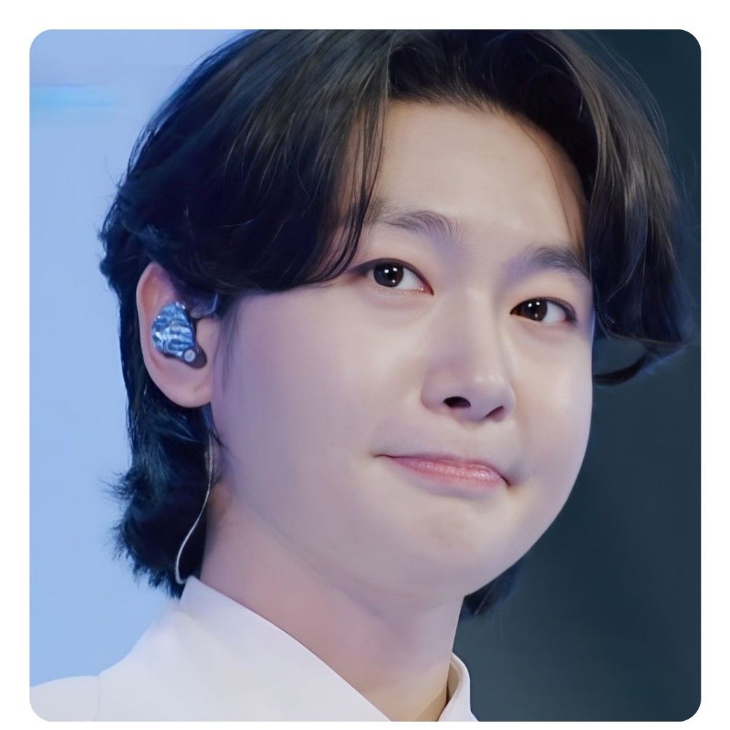 Behind-the-scenes cut of Kim Yongbin