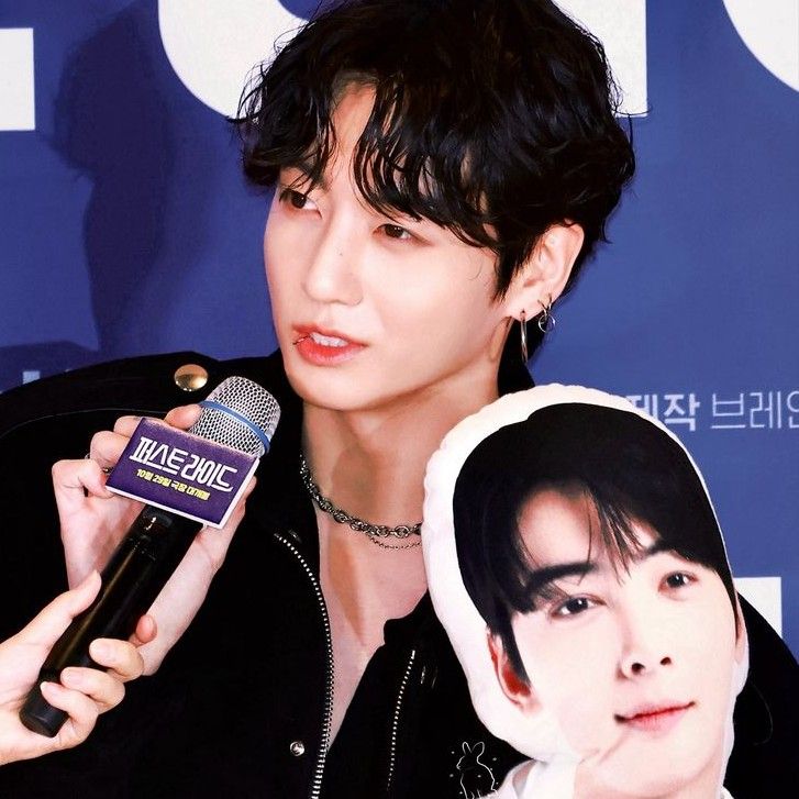 A moment captured by a fan of Cha Eunwoo