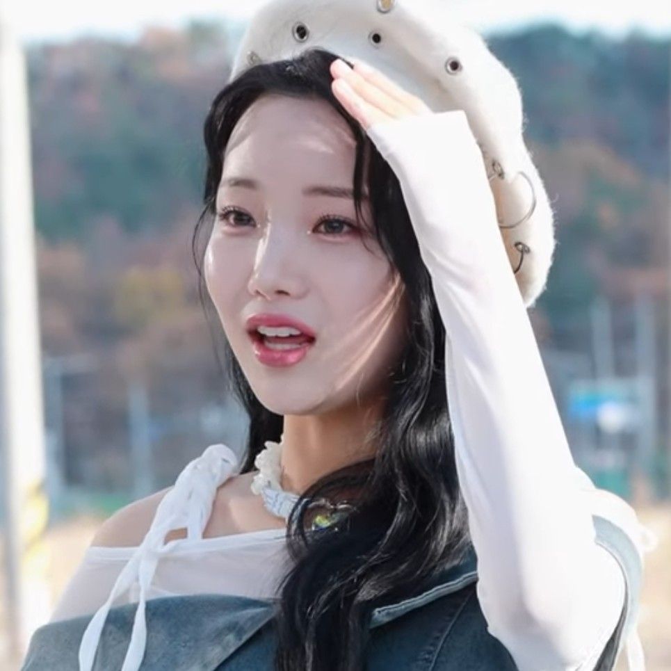 A moment captured by a fan of Kim Soyeon (2004)
