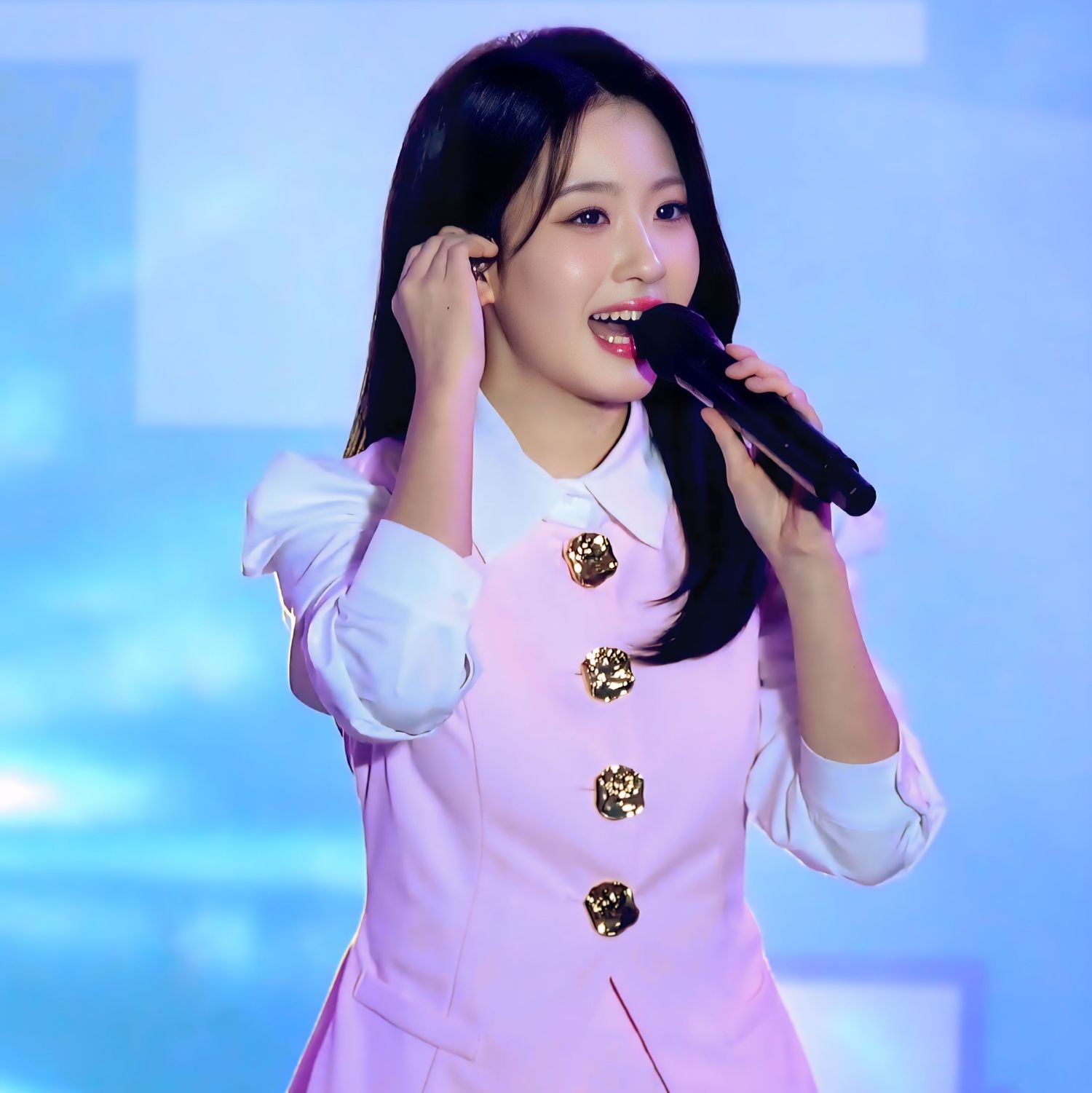 Recent activity shot of Oh Yujin