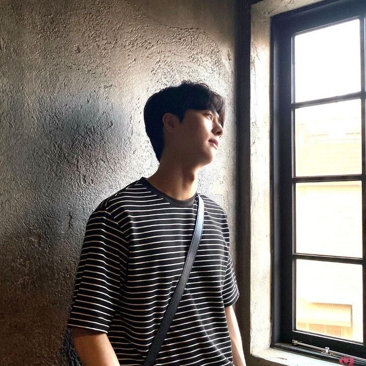 Behind-the-scenes cut of Kim Mujun