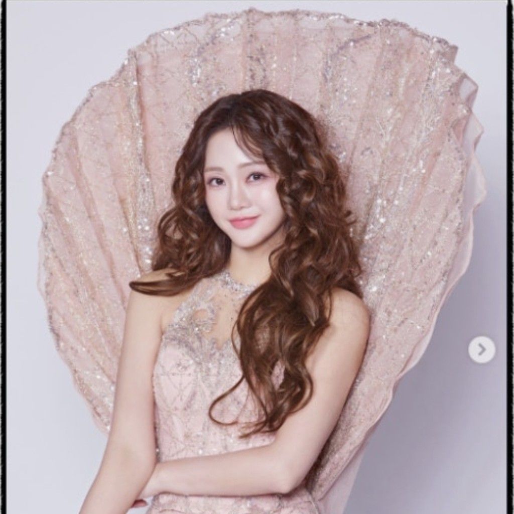 Behind-the-scenes cut of Hong Jiyoon