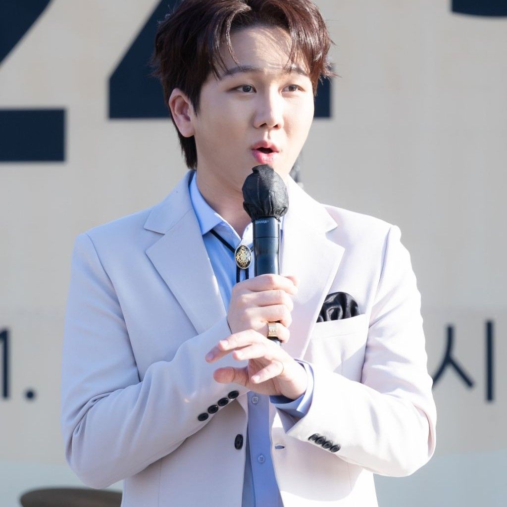 Behind-the-scenes cut of Kim Soochan