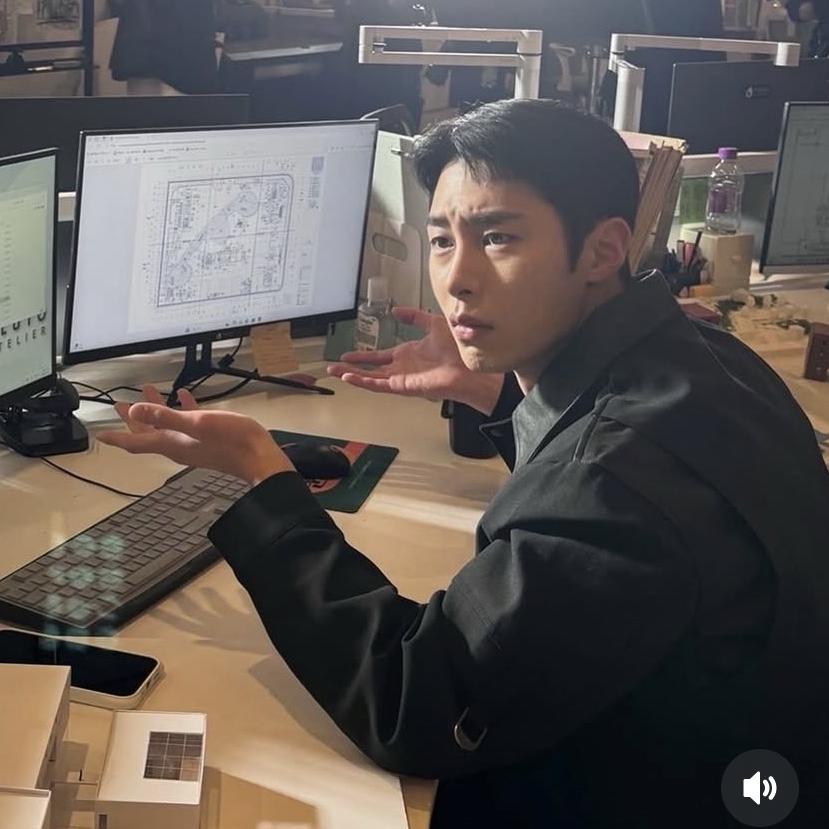 Recent activity shot of Lee Jaewook