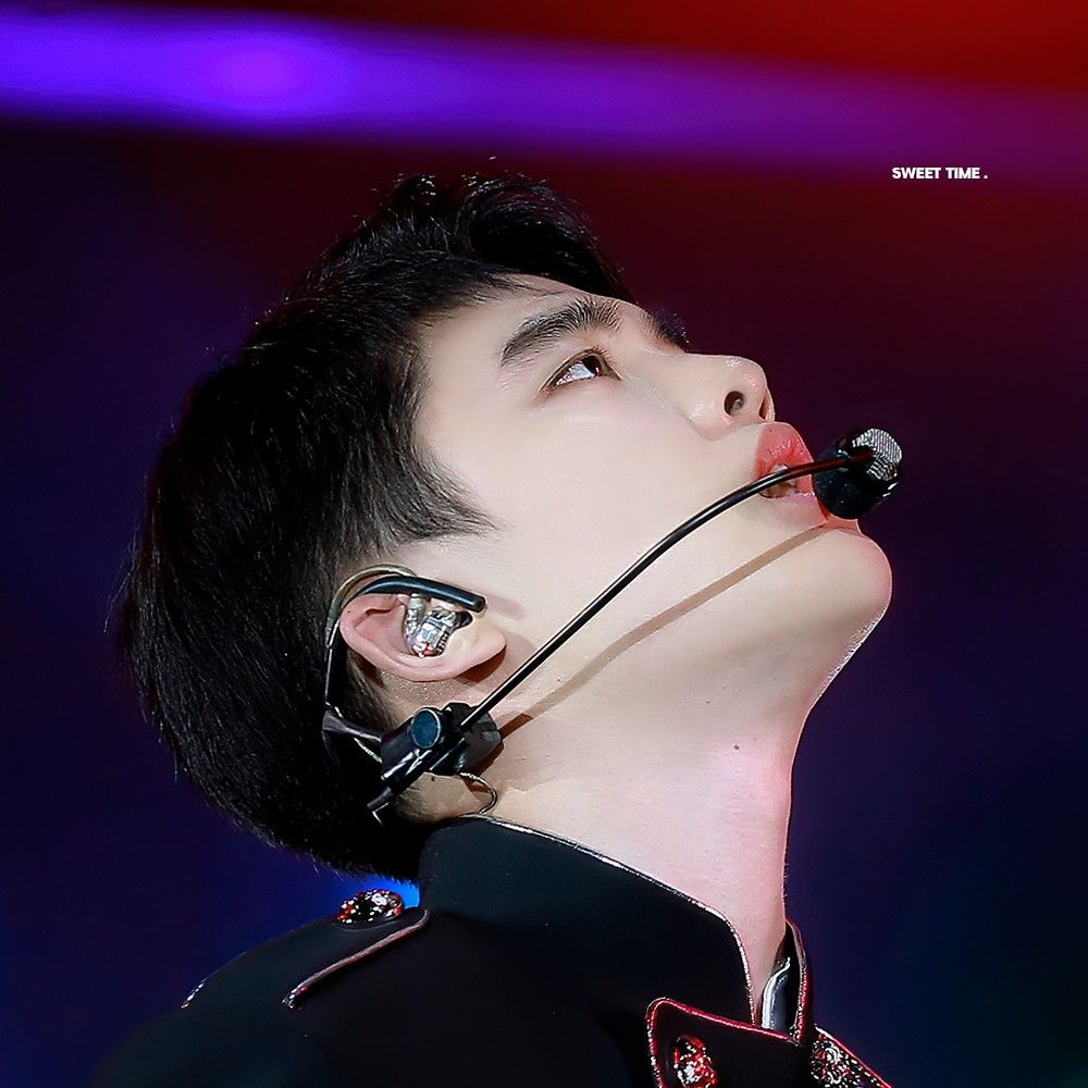 Behind-the-scenes cut of Doh Kyungsoo (D.O.)