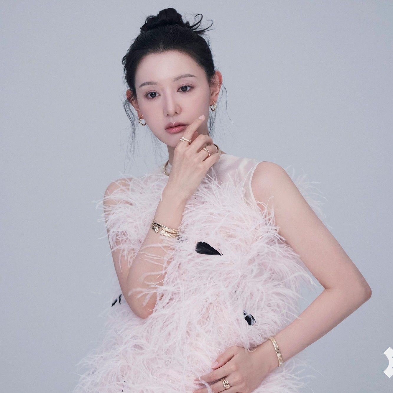 Behind-the-scenes cut of Kim Jiwon