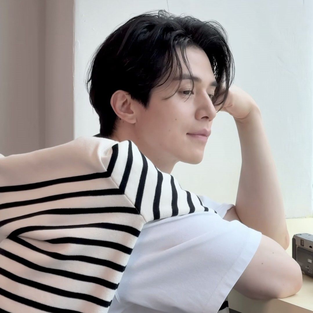 Behind-the-scenes cut of Lee Dongwook