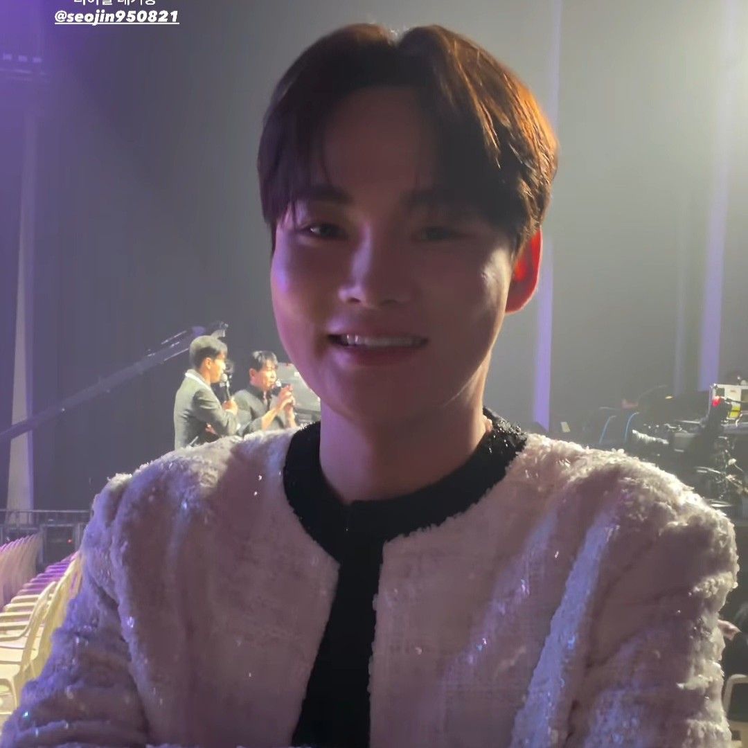 A moment captured by a fan of Park Seojin