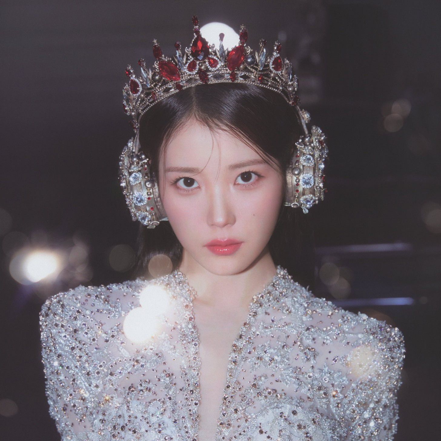 Cuplikan di balik layar dari IU