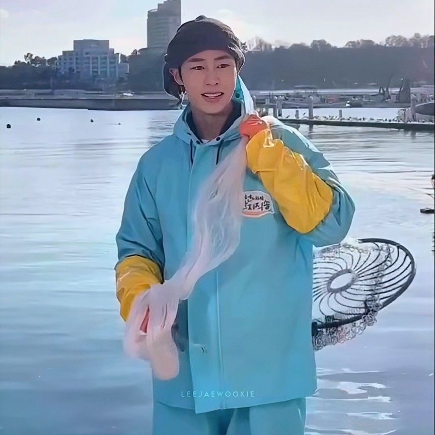Behind-the-scenes cut of Lee Jaewook