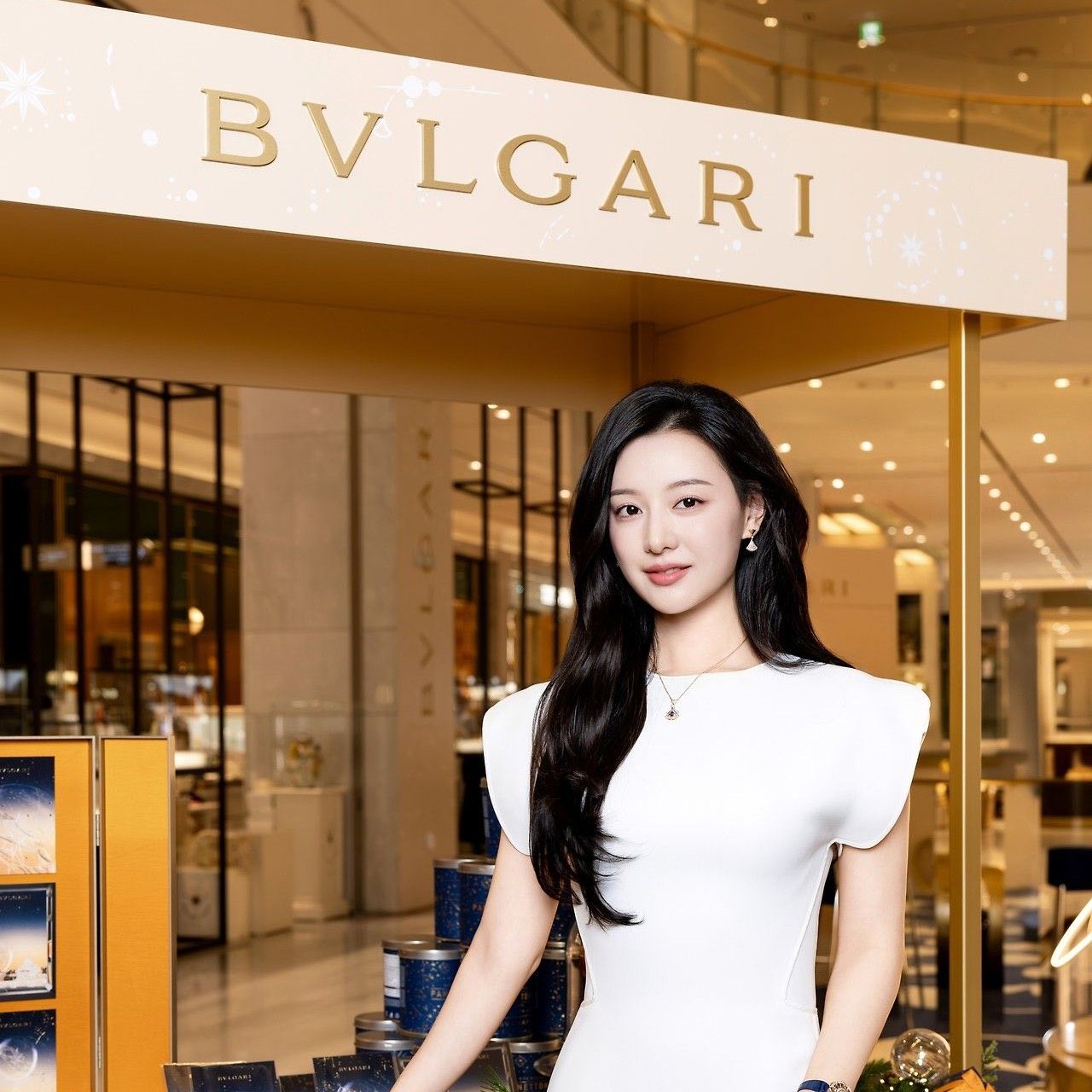 Behind-the-scenes cut of Kim Jiwon