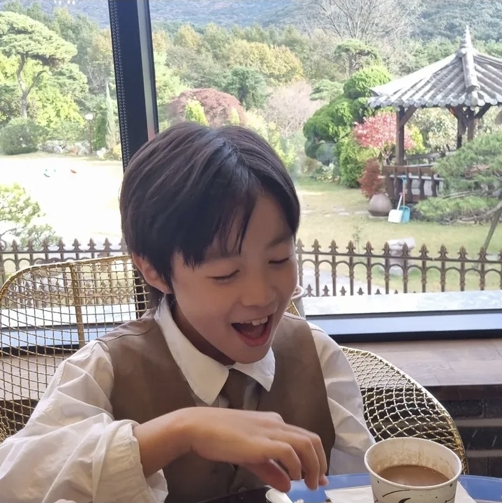 A moment captured by a fan of You Jiwoo