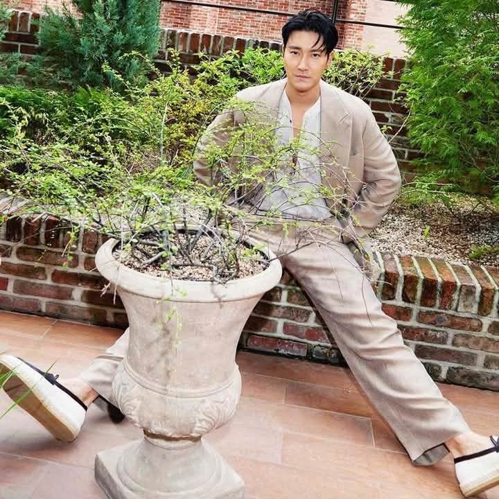 Behind-the-scenes cut of Choi Siwon