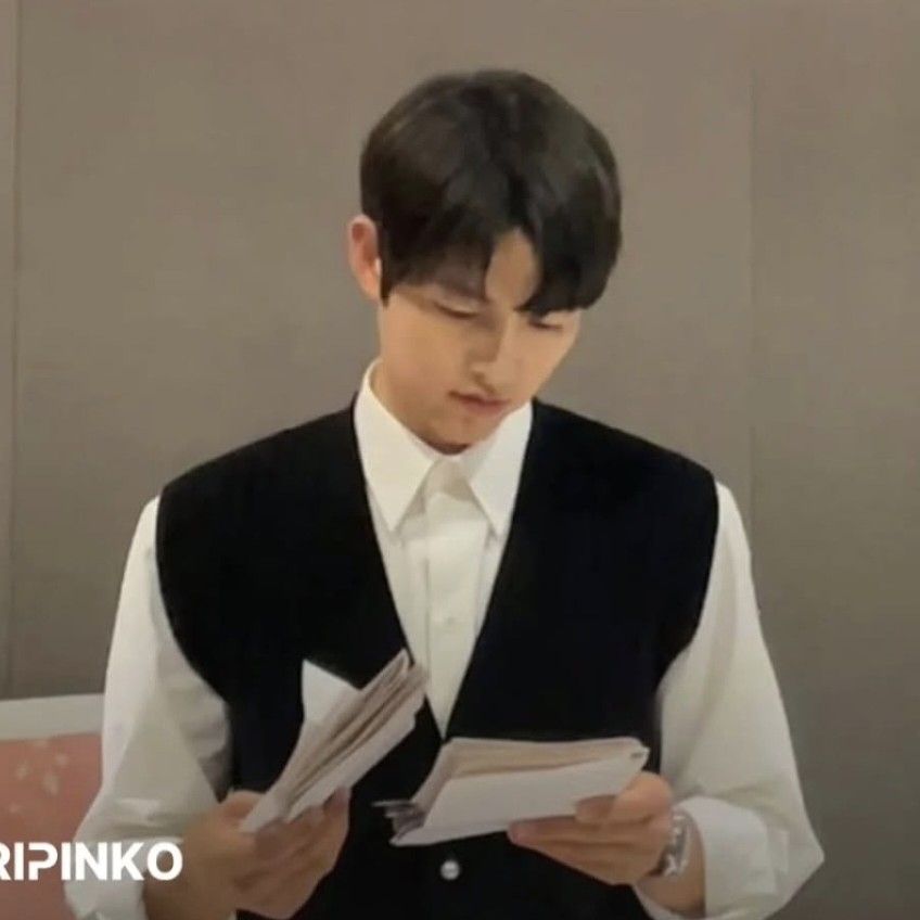 粉絲拍下的宋仲基瞬間