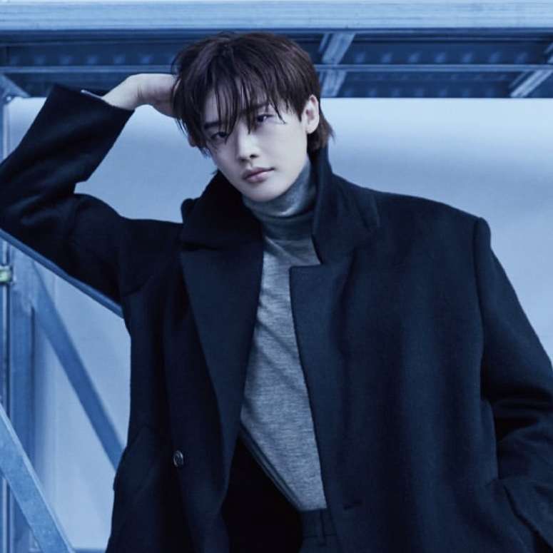 Recent activity shot of Lee Jongsuk