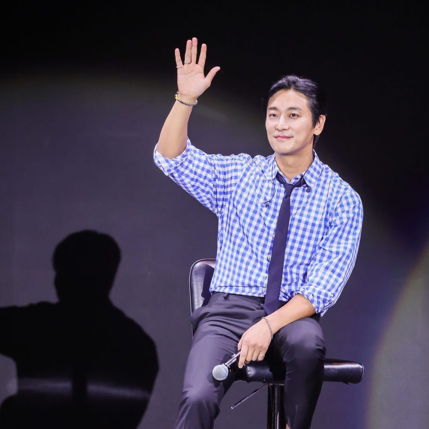 Behind-the-scenes cut of Joo Jihoon