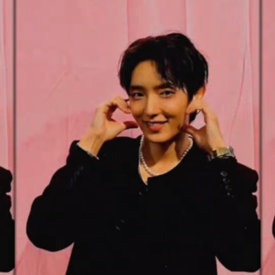 A moment captured by a fan of Lee Joongi