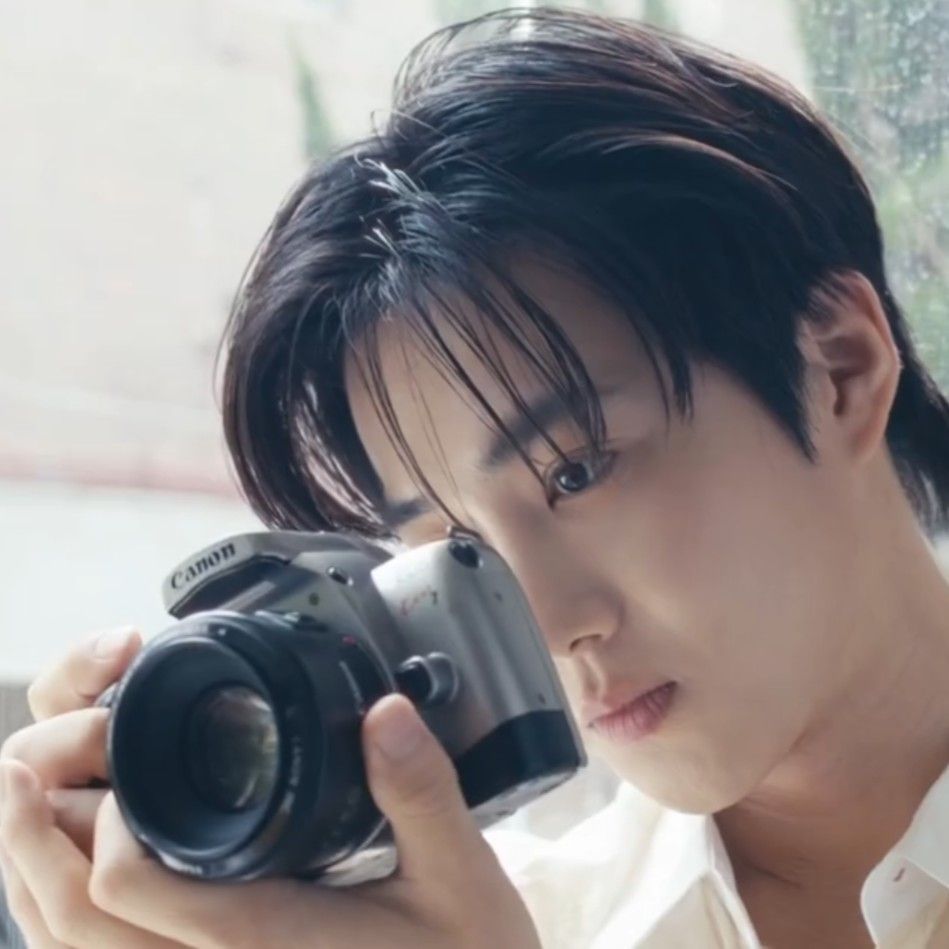 Behind-the-scenes cut of Suho