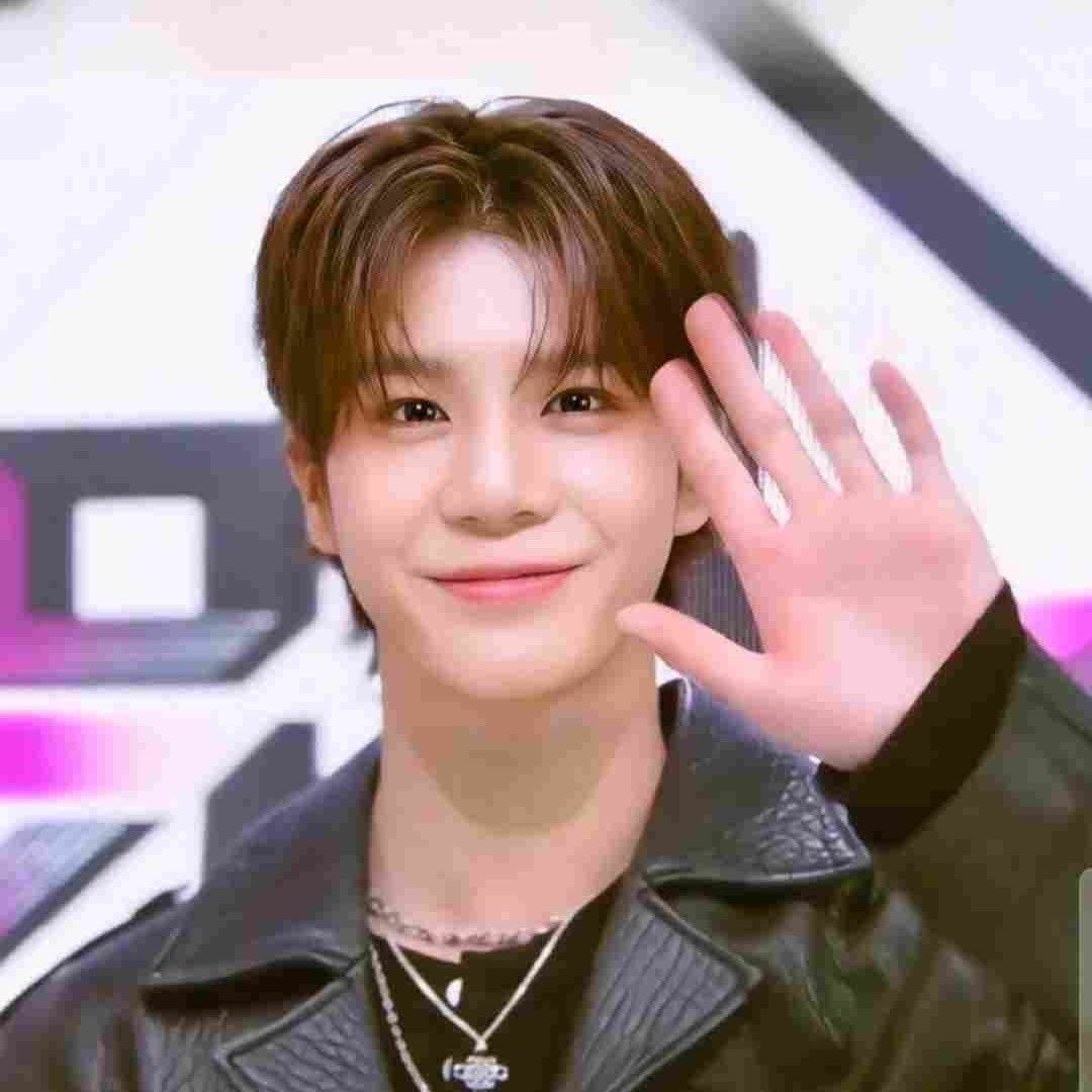 A moment captured by a fan of Jeong Dongwon