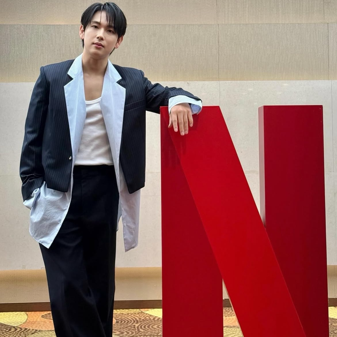Behind-the-scenes cut of Lim Siwan