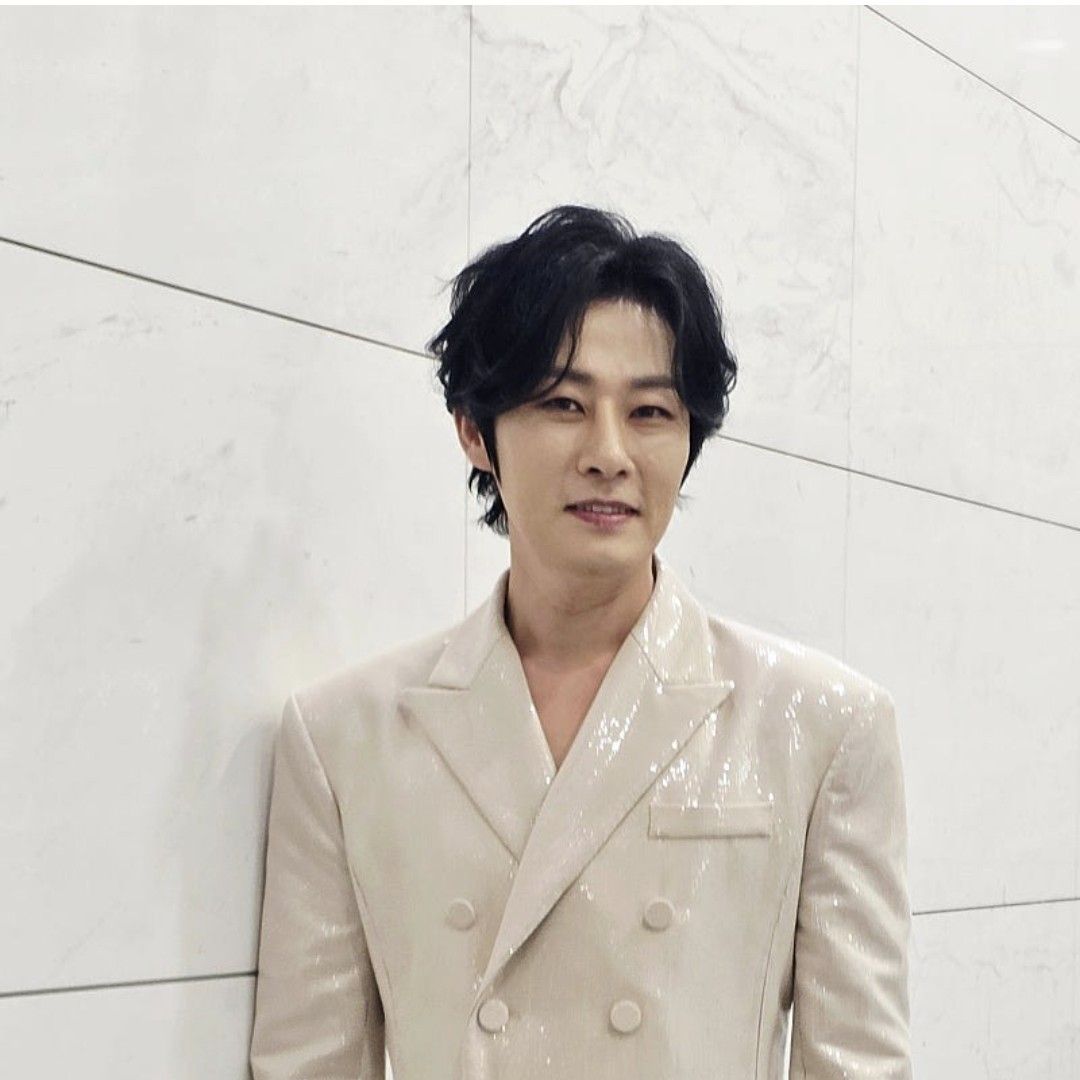 Behind-the-scenes cut of Kang Moonkyung