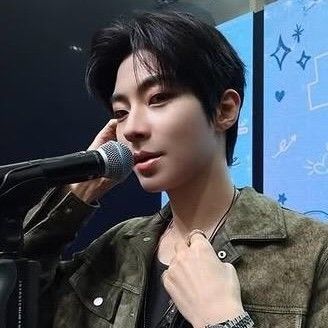 Behind-the-scenes cut of Hwang Inyoup