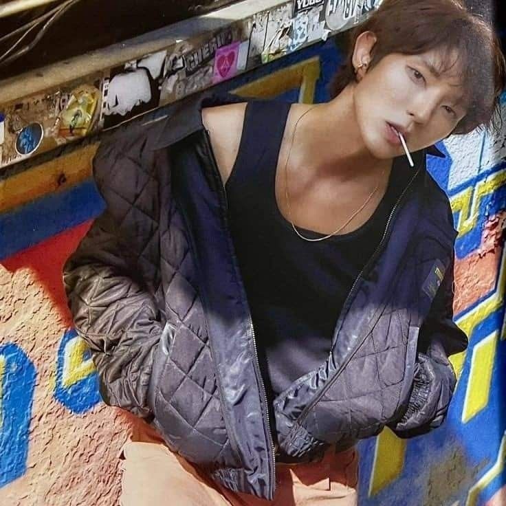 Behind-the-scenes cut of Lee Joongi