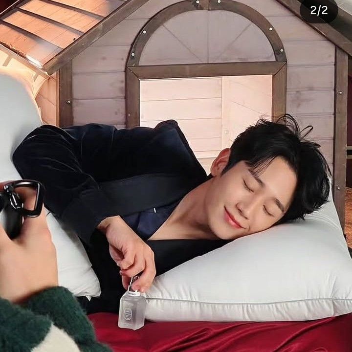 Behind-the-scenes cut of Jung Haein