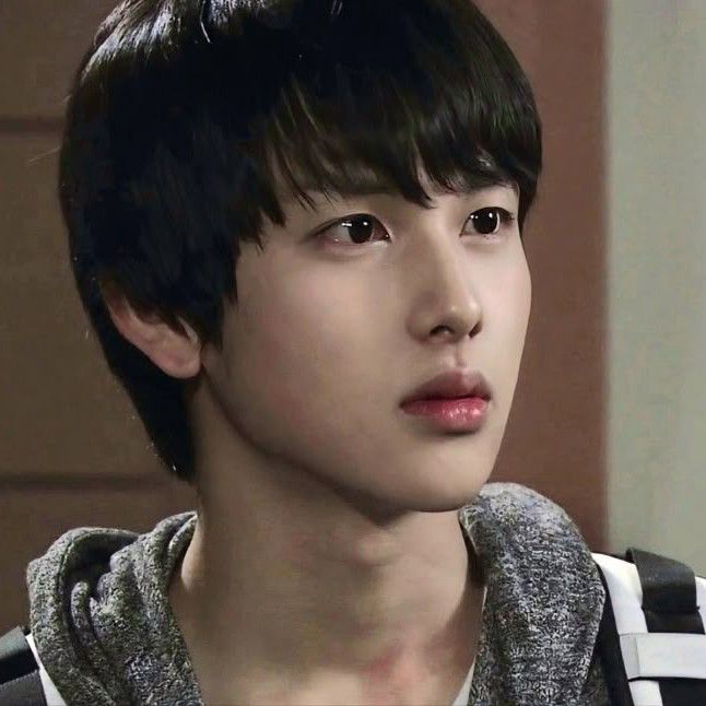 Behind-the-scenes cut of Lim Siwan