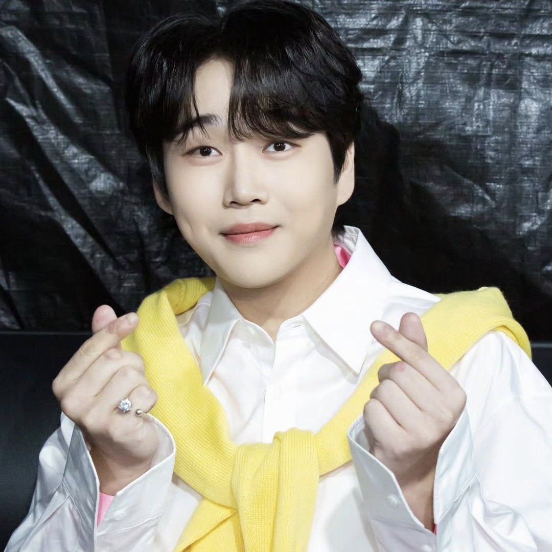 A moment captured by a fan of Hwang Youngwoong