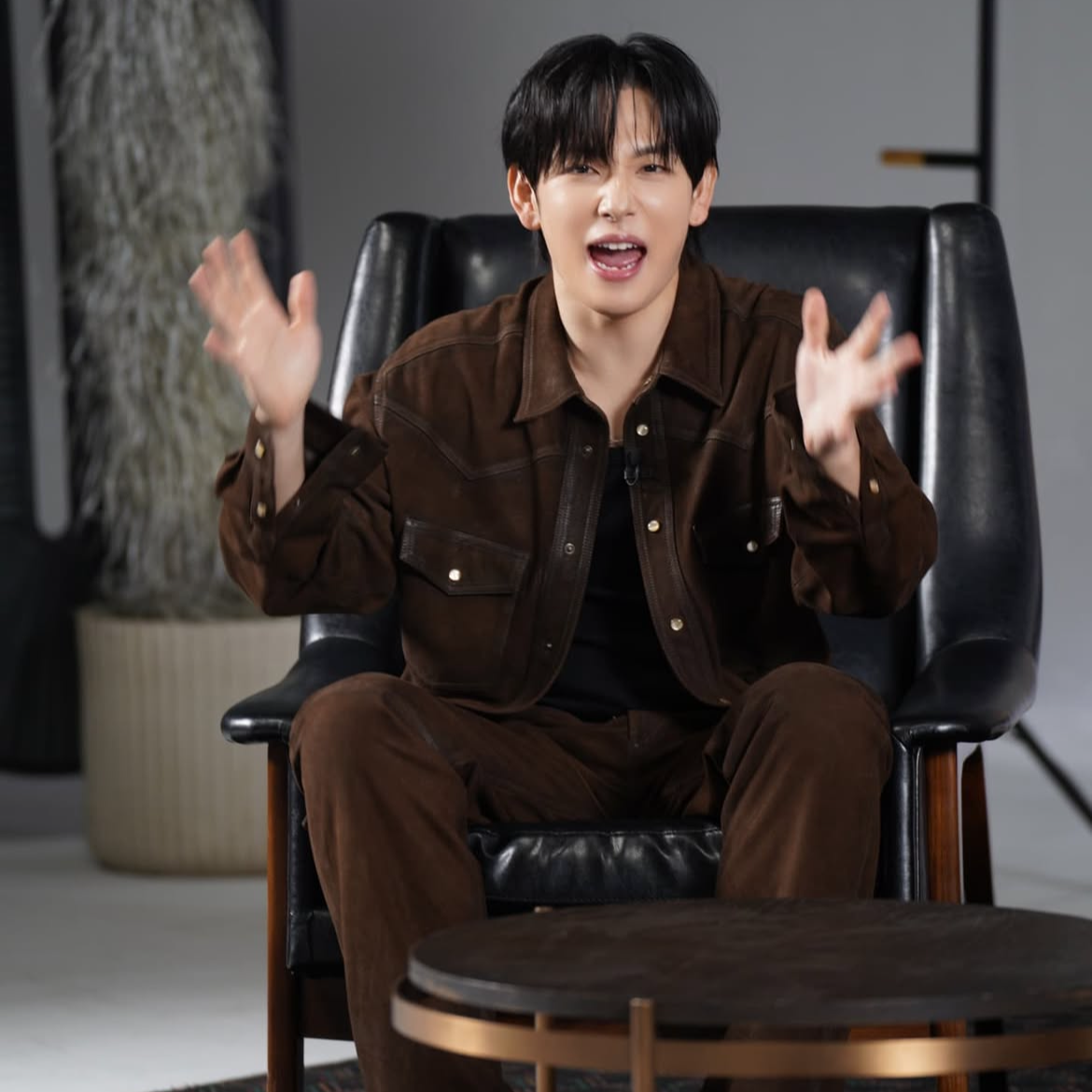 Behind-the-scenes cut of Lim Siwan