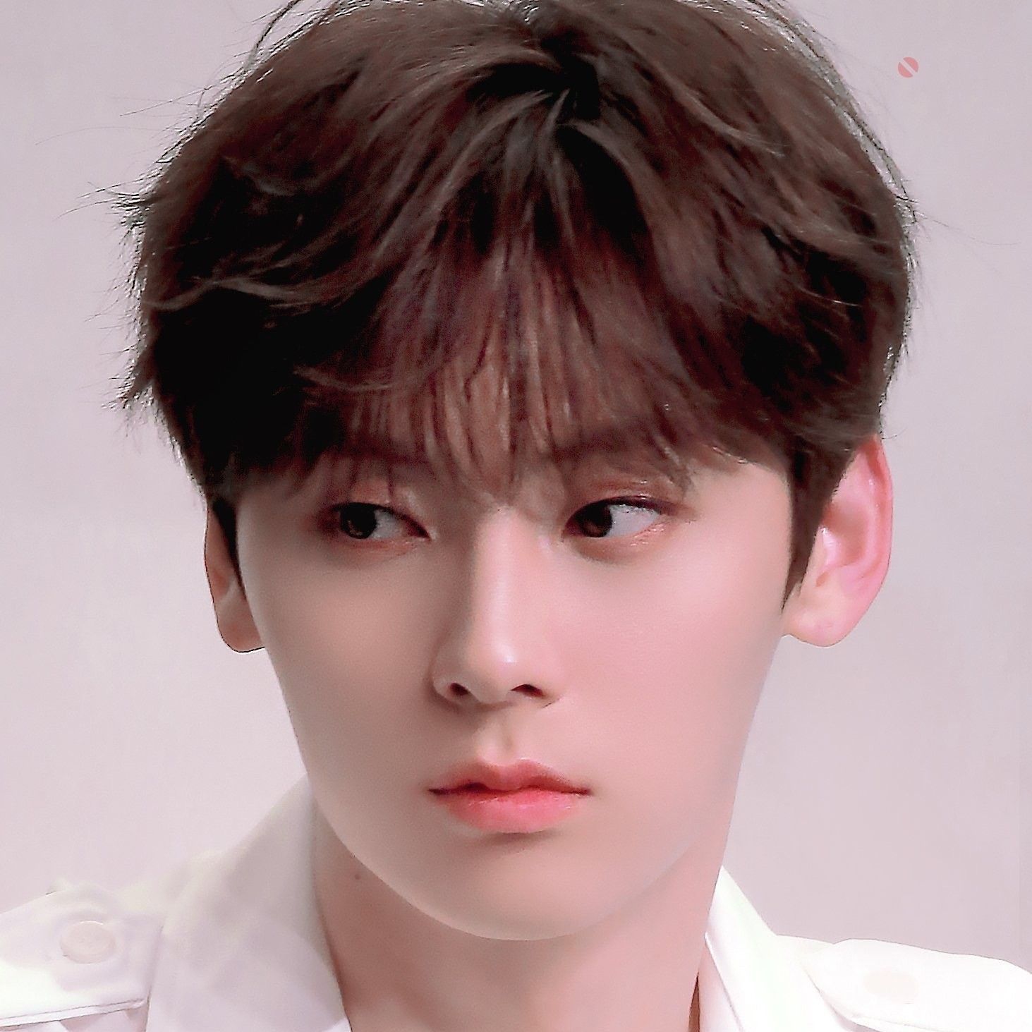 Behind-the-scenes cut of Hwang Minhyun