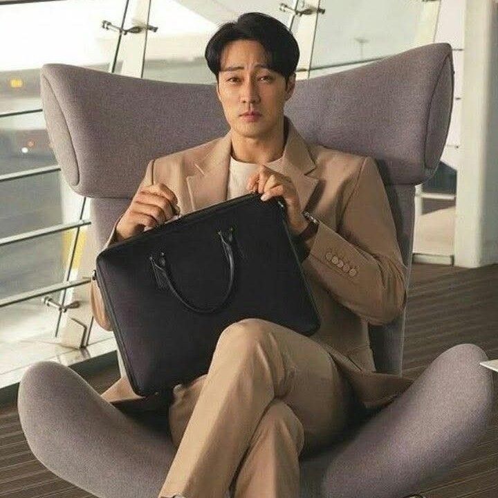 Behind-the-scenes cut of So Jisub